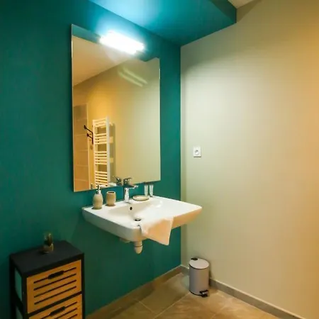 Le Celya, Jacuzzi Et Parking Privatif Avec Borne De Recharge Voiture Electrique Apartment Sarlat-la-Caneda Exterior photo