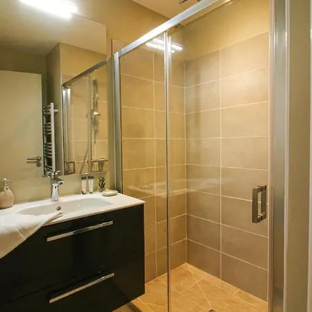 Le Celya, Jacuzzi Et Parking Privatif Avec Borne De Recharge Voiture Electrique Apartment Sarlat-la-Caneda Exterior photo
